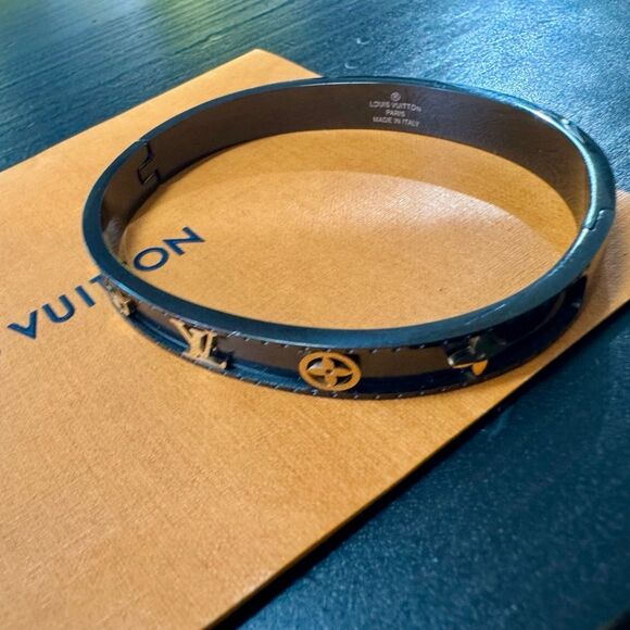 Louis Vuitton Black Enamel Gold Metal LV Motif Bangle – Medium - Picture 4 of 16